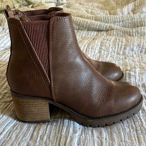 MIA Chelsea boots slightly worn (no issues)